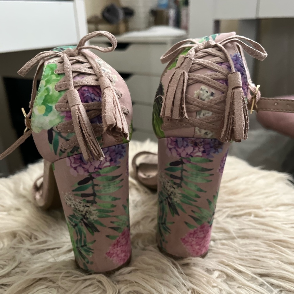 High heels - Picture 2 of 3